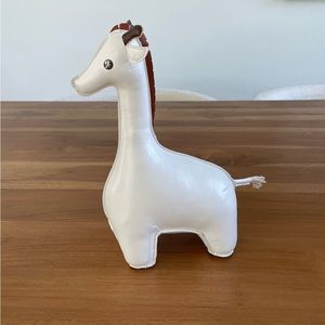 Zuny faux leather giraffe bookend for baby’s room